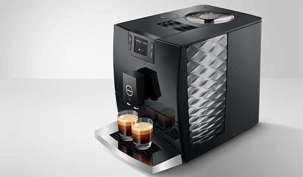 Zij aanzicht van de JURA C3 om te laten zien hoe compact de C3 is